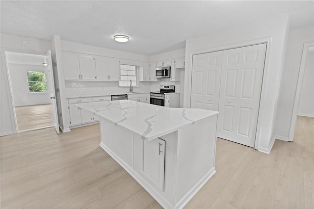 134 Evergreen Ct, Central, SC 29630 - kitchen featuring stainless steel appliances, light wood-style floors, white cabinets, and baseboards