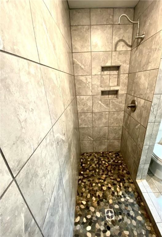 1201 Lakeview Cir, Greer, SC 29651 - full bath featuring tiled shower and toilet