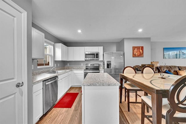 145 Queens Mill Ct, Pendleton, SC 29670 - kitchen with appliances with stainless steel finishes, a sink, light wood-style floors, a center island, and recessed lighting