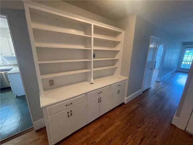 501 Seneca Dr, Seneca, SC 29678 - hall with dark wood-style flooring, arched walkways, and baseboards