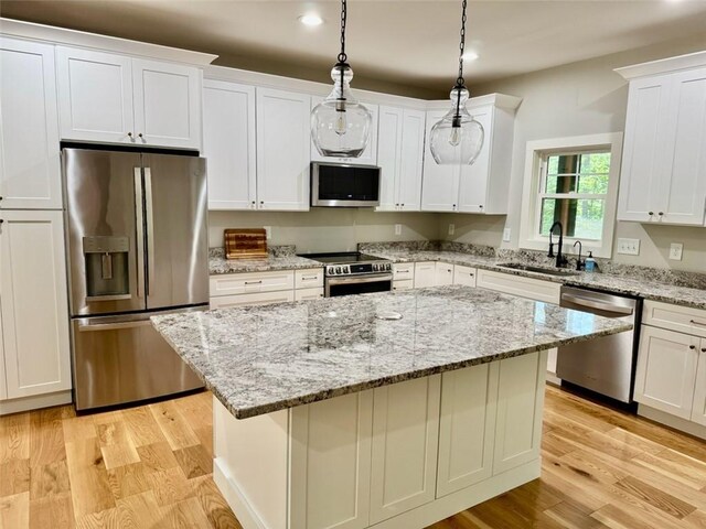 99 Starboard Tack Dr, Salem, SC 29676 - kitchen featuring appliances with stainless steel finishes, a kitchen island, white cabinetry, light wood-style floors, and recessed lighting