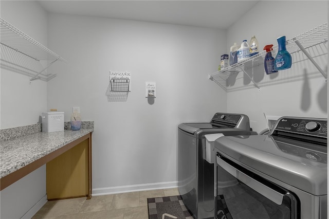 400 N Oak Crest Dr, Belton, SC 29627 - washroom featuring washing machine and clothes dryer and baseboards