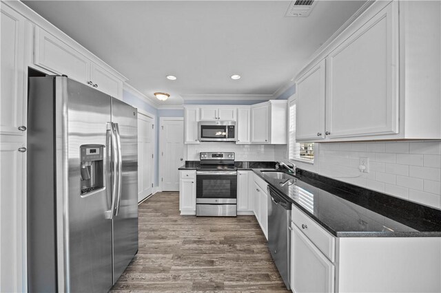 406 Bee Cove Way, Pendleton, SC 29670 - kitchen featuring stainless steel appliances, white cabinetry, wood finished floors, backsplash, and recessed lighting