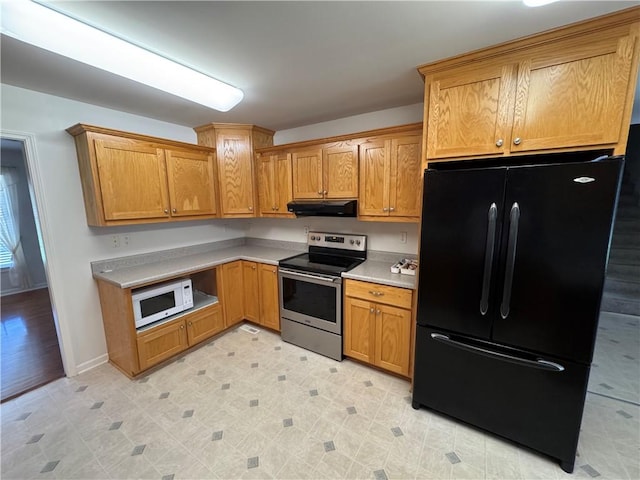 106 Dewars Trl, Anderson, SC 29621 - kitchen with freestanding refrigerator, stainless steel electric range oven, range hood, white microwave, and light countertops