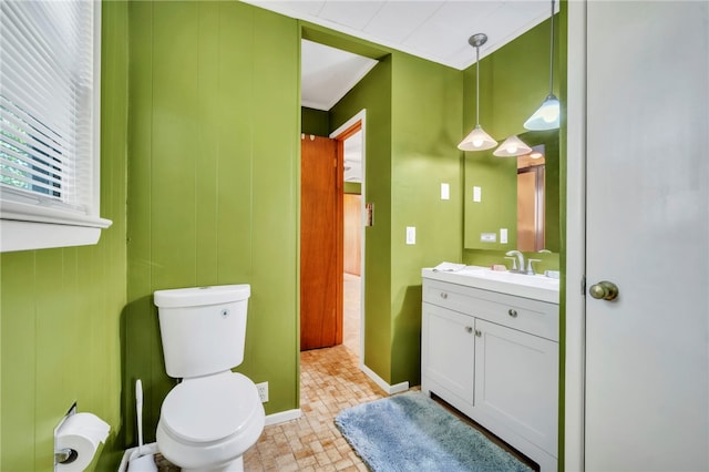466 Whetstone Rd, Mountain Rest, SC 29664 - bathroom featuring vanity, toilet, baseboards, and crown molding