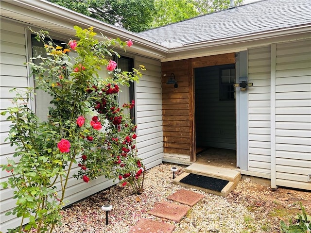 466 Whetstone Rd, Mountain Rest, SC 29664 - doorway to property featuring a shingled roof