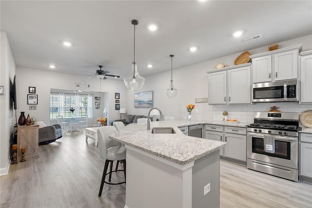 133 Shipyard Cir, Anderson, SC 29621 - kitchen featuring appliances with stainless steel finishes, a sink, a ceiling fan, open floor plan, and light wood-type flooring