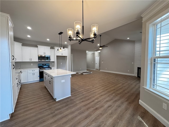 629 Mountain View Rd, Williamston, SC 29697 - kitchen with appliances with stainless steel finishes, a chandelier, baseboards, dark wood-style flooring, and recessed lighting