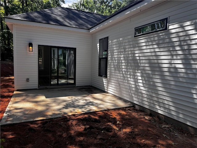 629 Mountain View Rd, Williamston, SC 29697 - entrance to property with a patio area and roof with shingles