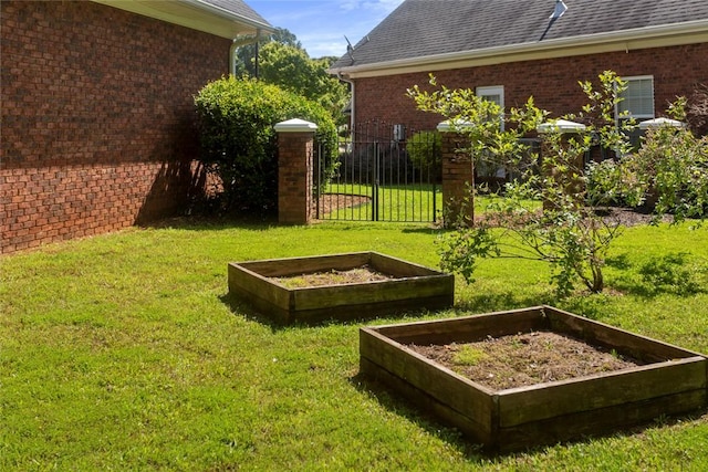 704 Nottingham Ct, Seneca, SC 29672 - view of yard with a garden