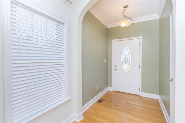 207 W Green Chase, Anderson, SC 29621 - foyer with arched walkways, crown molding, light wood-style floors, and baseboards