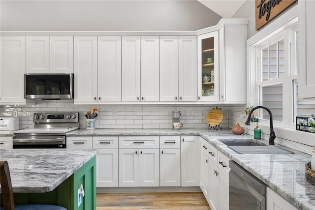 100 Grandview Dr, Anderson, SC 29625 - kitchen with appliances with stainless steel finishes, a sink, white cabinets, backsplash, and vaulted ceiling