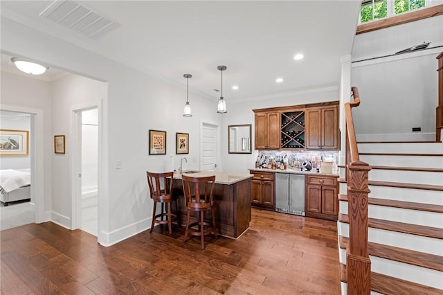 251 Settlement Blvd, Sunset, SC 29685 - indoor wet bar featuring decorative backsplash, baseboards, dark wood-type flooring, recessed lighting, and hanging light fixtures