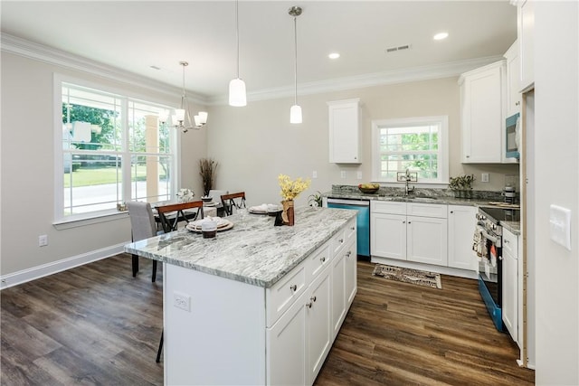 106 N St, Belton, SC 29627 - kitchen with stainless steel appliances, a chandelier, a kitchen bar, white cabinetry, and ornamental molding