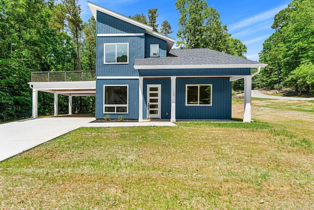 100 Plum Ct, Westminster, SC 29693 - contemporary home with a carport, a shingled roof, a front lawn, and concrete driveway