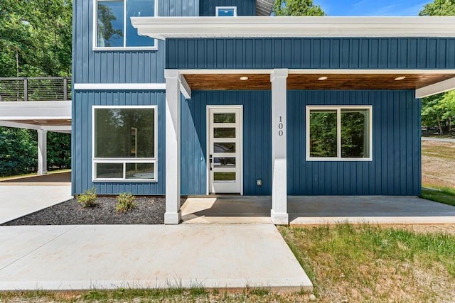 100 Plum Ct, Westminster, SC 29693 - doorway to property featuring a porch