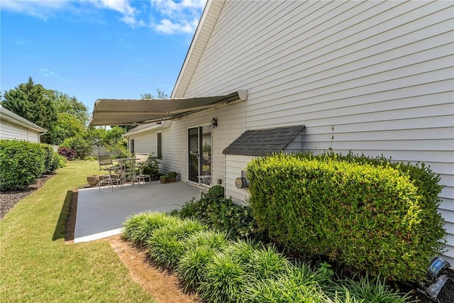 104 Brittania Cir, Anderson, SC 29621 - view of green lawn featuring a patio
