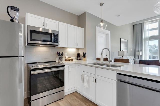 13500 Clemson Blvd Unit 3202, Seneca, SC 29678 - kitchen with appliances with stainless steel finishes, light countertops, backsplash, and light wood-type flooring