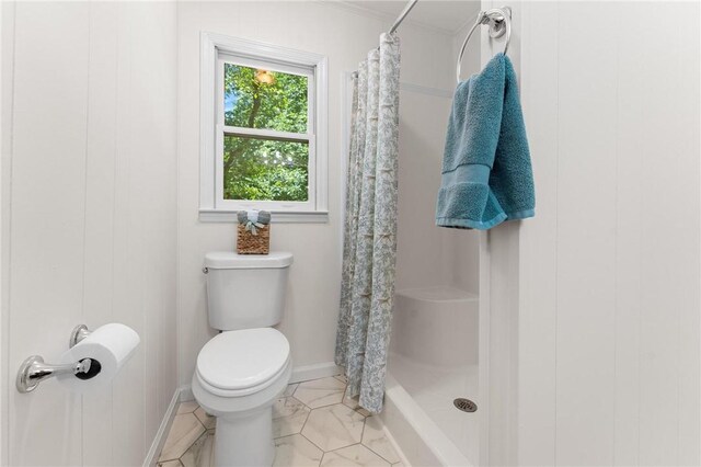 131 Shoreside Dr, Martin, GA 30557 - bathroom featuring toilet, curtained shower, baseboards, and tile patterned floors