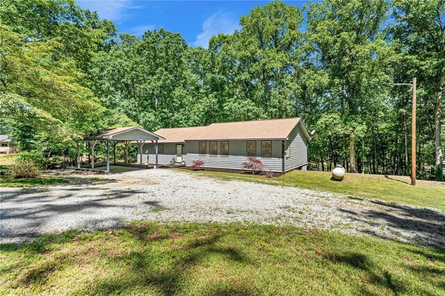 131 Shoreside Dr, Martin, GA 30557 - view of front of house featuring a carport, gravel driveway, and a front lawn