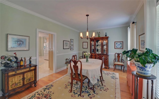 138 Grandview Ct, Hartwell, GA 30643 - dining area featuring a chandelier, light wood-style floors, crown molding, and baseboards