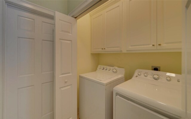 138 Grandview Ct, Hartwell, GA 30643 - laundry area featuring independent washer and dryer and cabinet space