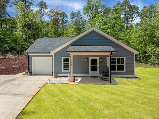 324 Sweetbriar Trl, Westminster, SC 29693 - view of front facade featuring a garage, driveway, roof with shingles, and a front yard