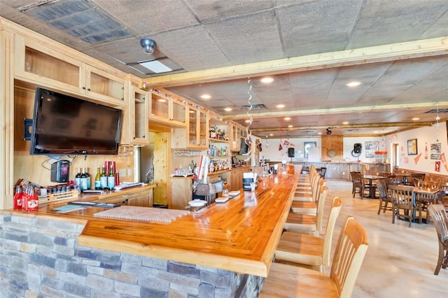 324 Sweetbriar Trl, Westminster, SC 29693 - bar area with recessed lighting