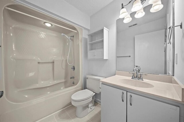 704 Loran Pointe Cir, Seneca, SC 29672 - full bath with toilet, vanity, tub / shower combination, tile patterned floors, and baseboards