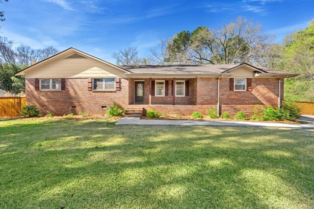 113 Woodhurst Dr, Hartwell, GA 30643 - single story home featuring crawl space, brick siding, and covered porch
