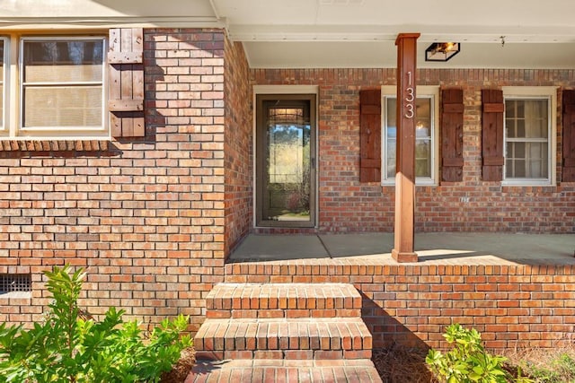 113 Woodhurst Dr, Hartwell, GA 30643 - entrance to property featuring a porch and brick siding