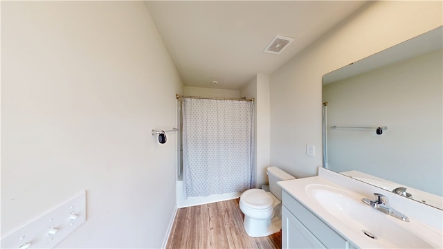112 Queens Mill Ct, Pendleton, SC 29670 - full bath featuring wood finished floors, vanity, toilet, shower / bath combination with curtain, and baseboards