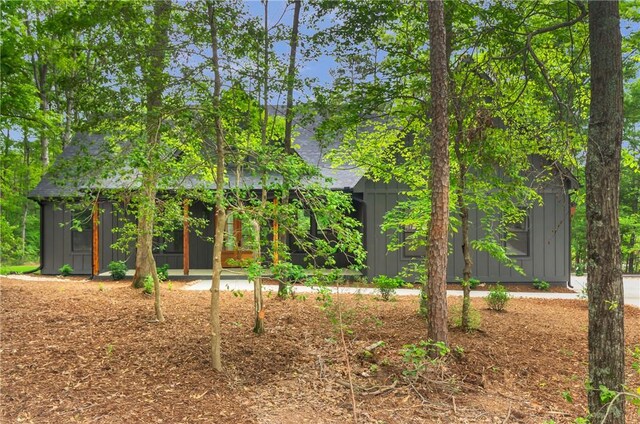 120 Thomason View Rd, Fountain Inn, SC 29644 - view of front of home with board and batten siding