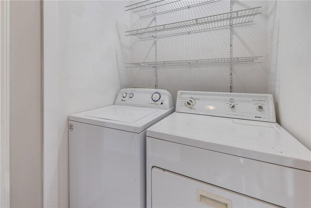13036 W Camelia Ln, Seneca, SC 29678 - washroom with washer and clothes dryer