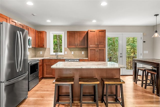 307 Warbranch Rd, Central, SC 29630 - kitchen featuring appliances with stainless steel finishes, a sink, plenty of natural light, a kitchen breakfast bar, and recessed lighting