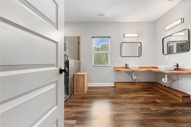 2000 Ridge Rd, Hartwell, GA 30643 - foyer featuring wood finished floors and baseboards