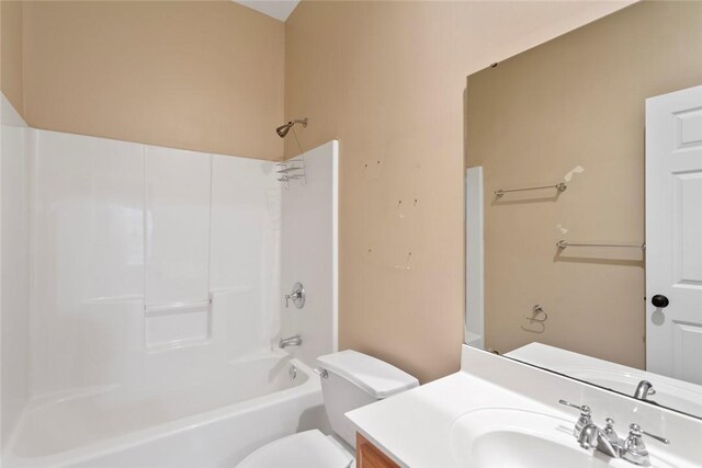 204 Lakeside Dr, Walhalla, SC 29691 - full bathroom featuring vanity, toilet, and bathtub / shower combination