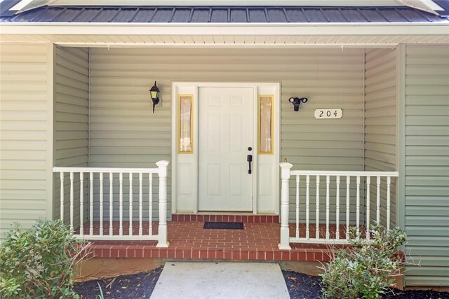 204 Lakeside Dr, Walhalla, SC 29691 - entrance to property with a porch and metal roof
