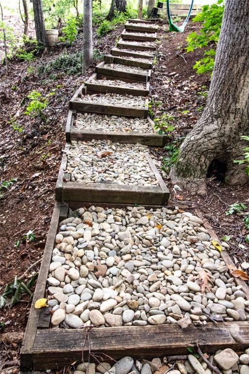 104 Tinsley Dr, Anderson, SC 29621 - exterior view of stairs