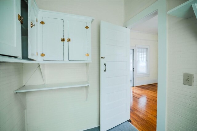 206 W N 1st St, Seneca, SC 29678 - detailed view of wood finished floors