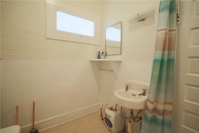 206 W N 1st St, Seneca, SC 29678 - bathroom featuring a sink and baseboards