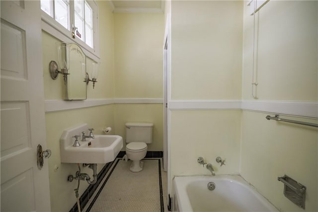 206 W N 1st St, Seneca, SC 29678 - bathroom with a bathtub, toilet, a sink, and tile patterned flooring
