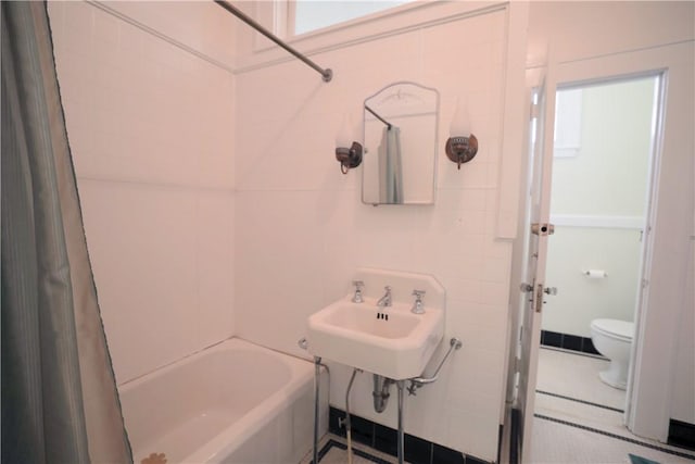206 W N 1st St, Seneca, SC 29678 - bathroom with toilet, shower / tub combo, and a sink