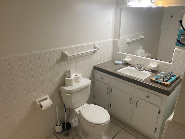 7 Carlisle Dr, Honea Path, SC 29654 - half bath featuring tile walls, toilet, vanity, wainscoting, and tile patterned floors