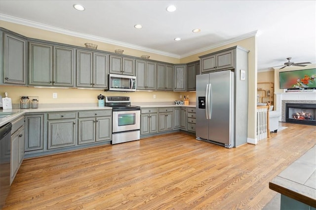 149 Summers Way, Seneca, SC 29672 - kitchen with appliances with stainless steel finishes, crown molding, recessed lighting, ceiling fan, and gray cabinetry