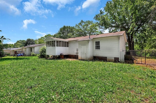 301 Wardlaw St, Anderson, SC 29624 - back of property with a sunroom