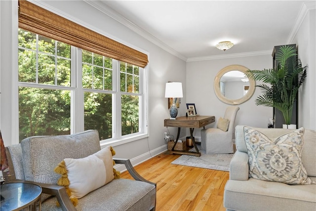 606 Lighthouse Ct, Seneca, SC 29672 - living area featuring baseboards, light wood-style flooring, and crown molding