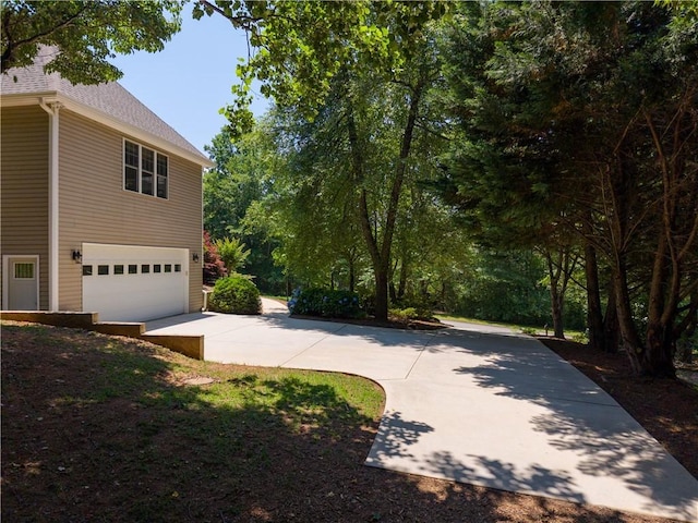606 Lighthouse Ct, Seneca, SC 29672 - view of property exterior featuring a garage and concrete driveway