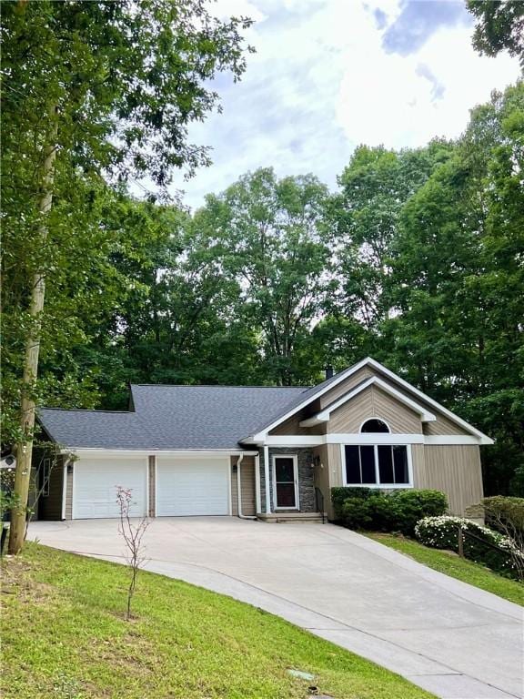 105 Eagle Ct, Westminster, SC 29693 - single story home with a garage, concrete driveway, a front lawn, and stone siding
