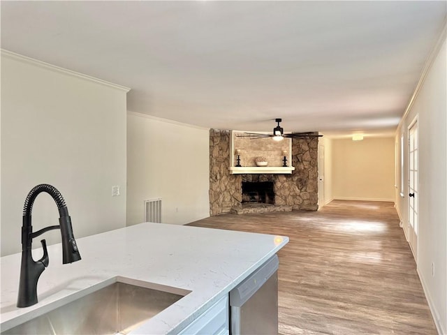 102 Buckingham Ct, Easley, SC 29640 - kitchen with a sink, dishwasher, ceiling fan, a fireplace, and light wood-style floors
